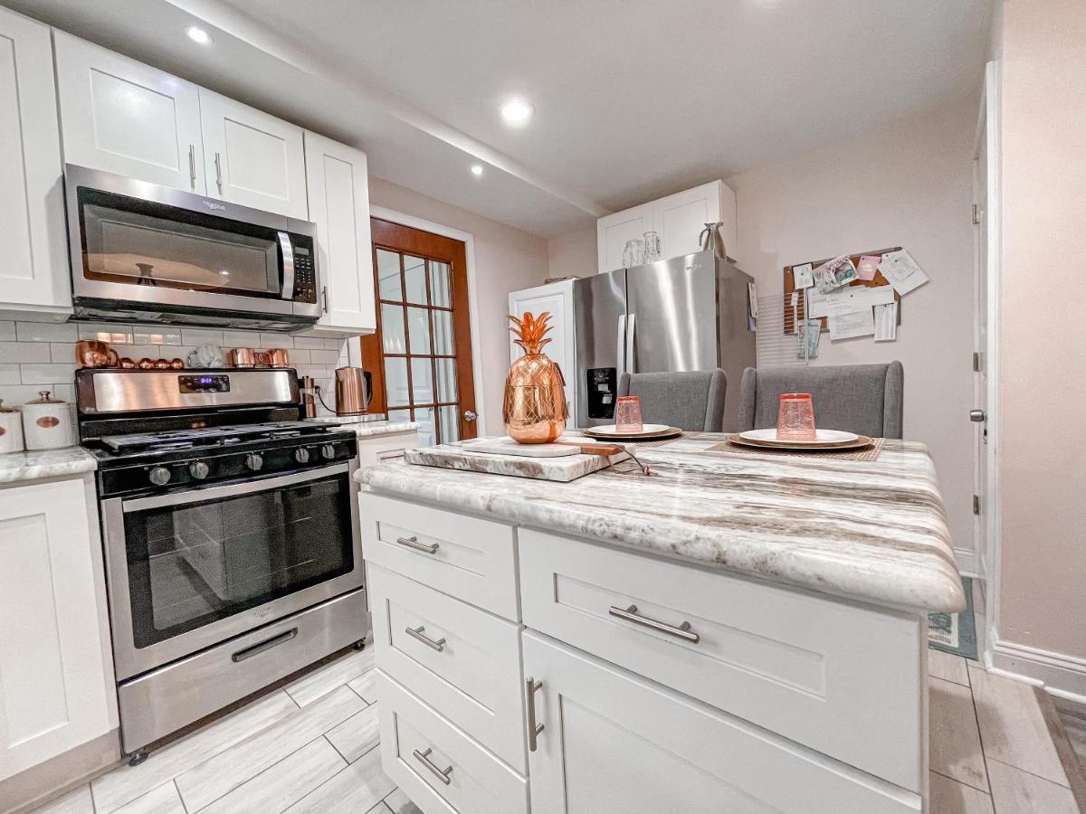 Cheerful & Modern W/ A Walkout Deck Area Holiday home