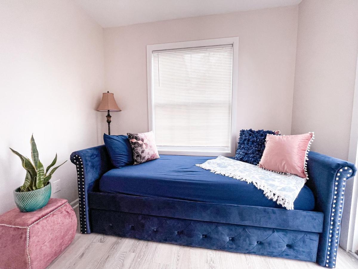 Cheerful & Modern W/ A Walkout Deck Area Holiday home